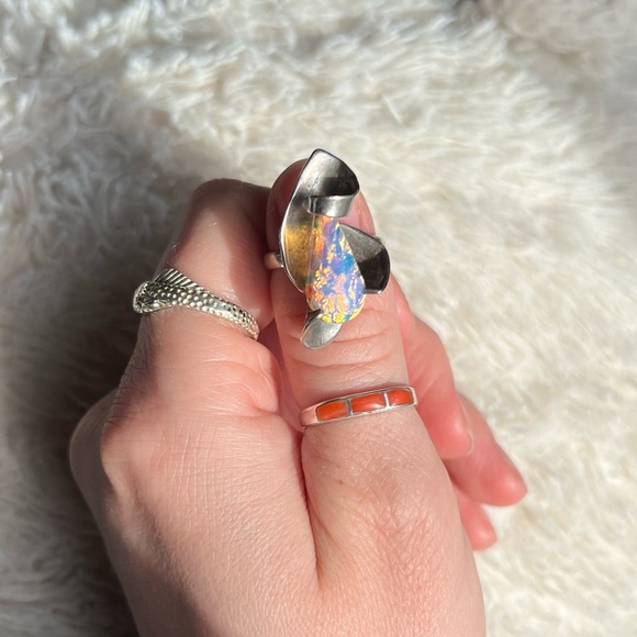 Unique Sterling Silver & Faux Opal Ring - Picture 16 of 16